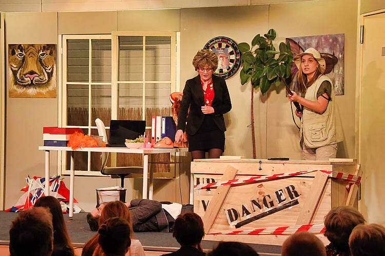 CPJ Waarder-Driebruggen met de klucht 'Dolle beestenboel'_53